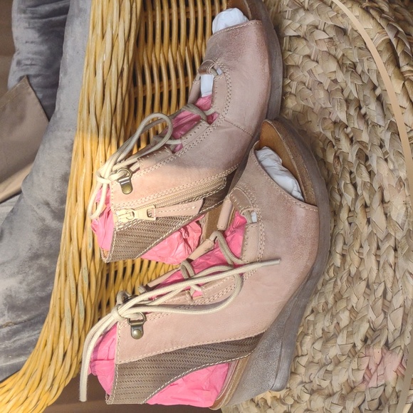 Miz Mooz Satine leather lace up sandals, size 38 (71/2) blush - Picture 2 of 5